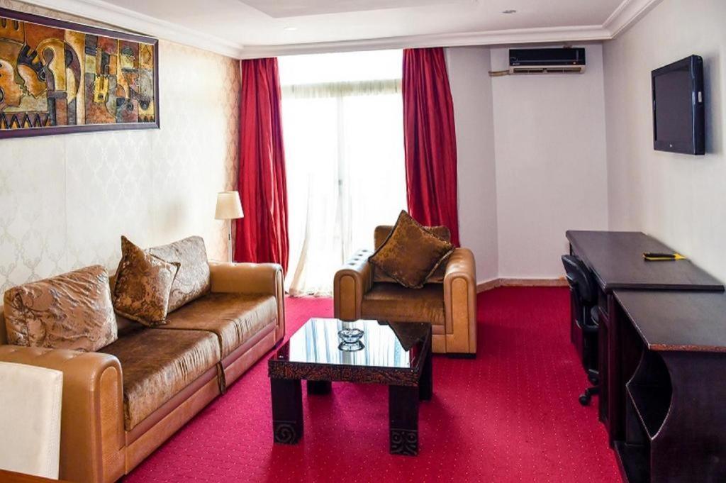 อิโม คอนคอร์ด โฮเทล Hotel โอเวอร์รี ภายนอก รูปภาพ